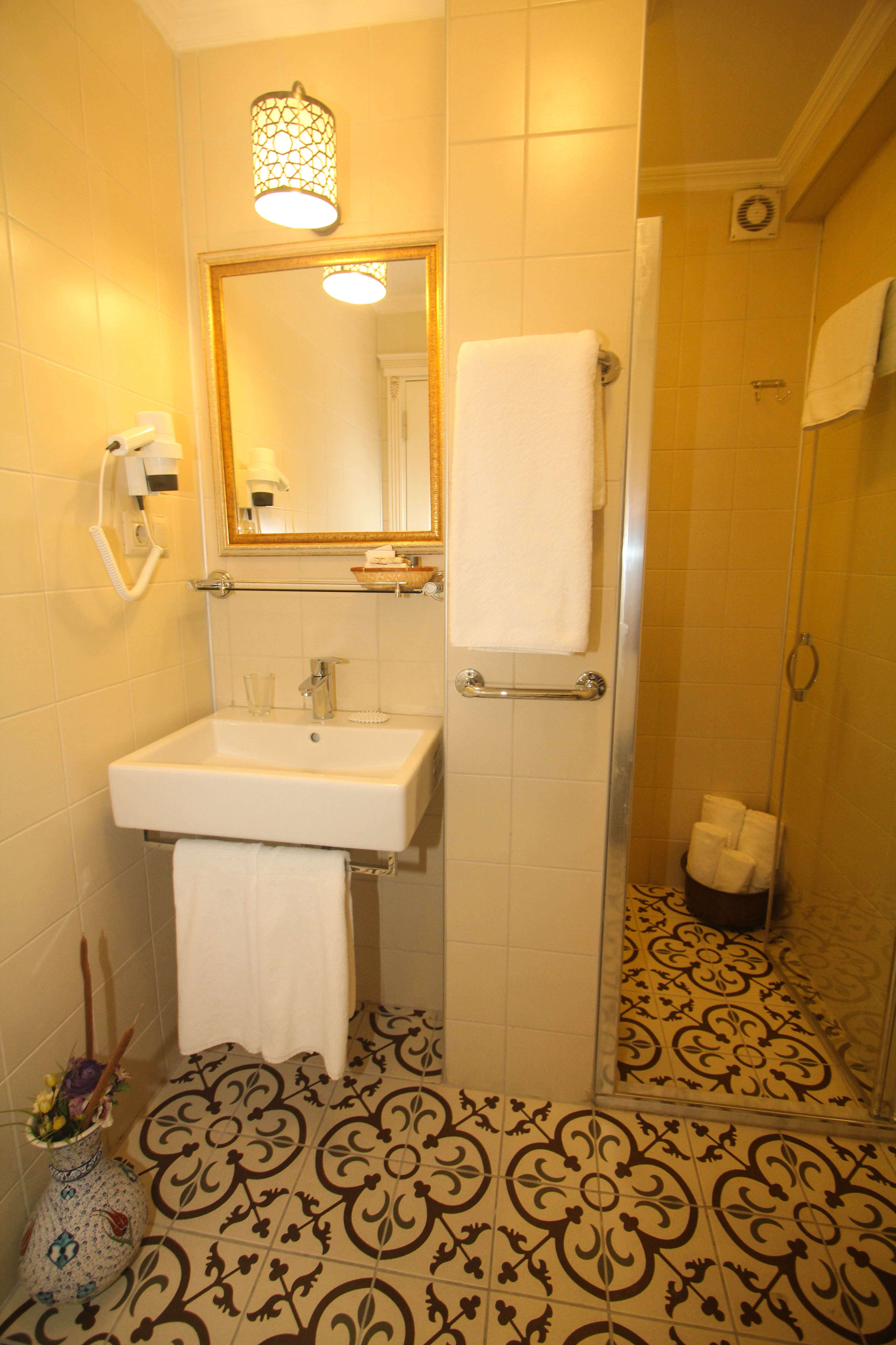 Bathroom For Standard Double and Superior and Triple Room in Venue Hotel IStanbul Sirkeci