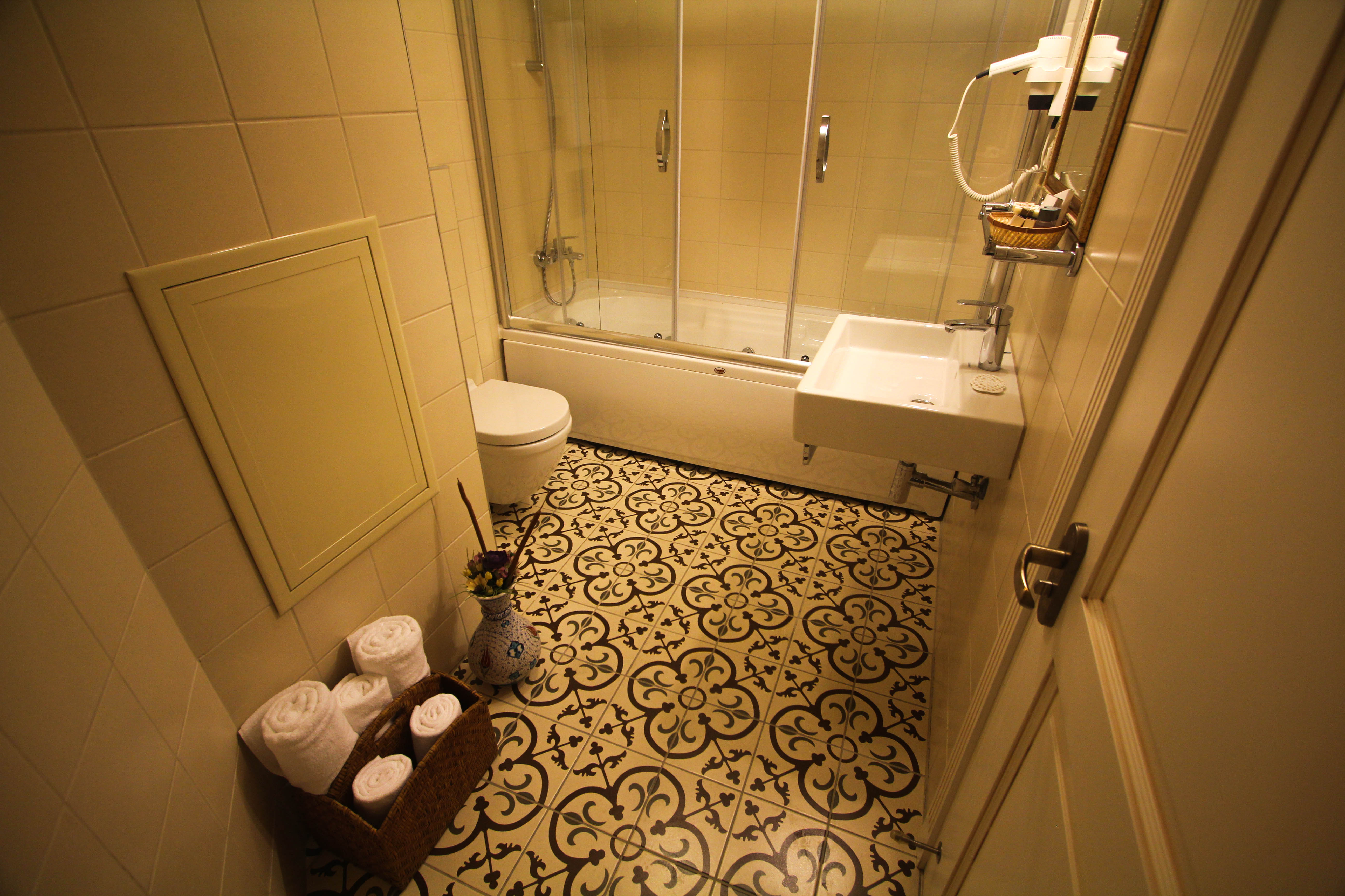 Bathroom For Family Room and Deluxe Room Bath in Venue Hotel IStanbul Sirkeci